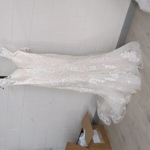 Allure Romance size 10 Wedding Gown